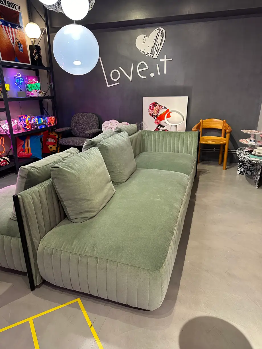 Saba Metis Sofa Showroom Sale