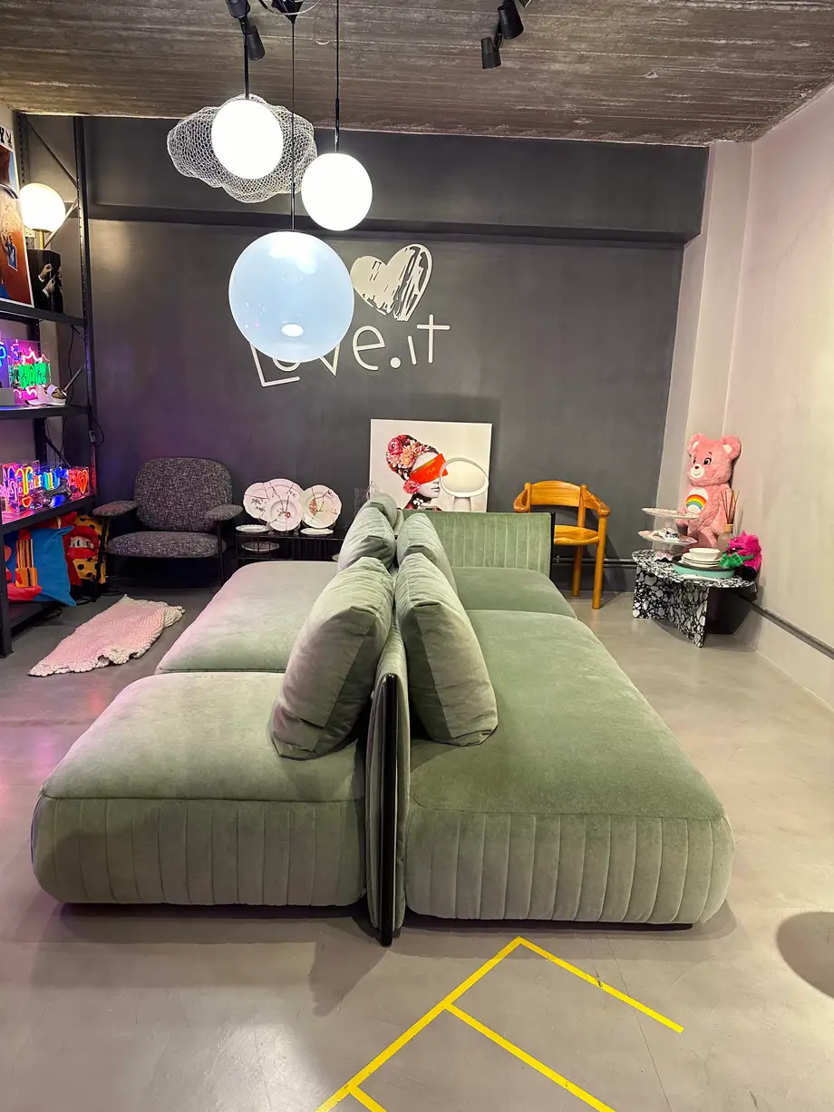 Saba Metis Sofa Showroom Sale