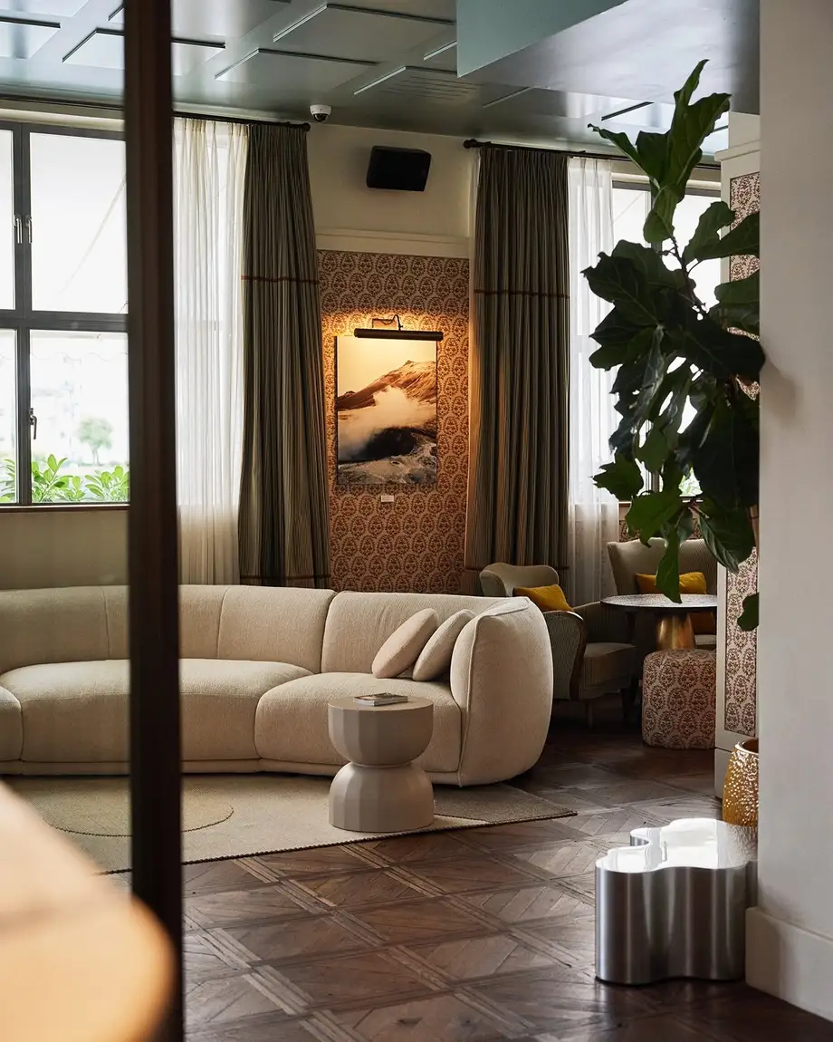 Saba Vela Piping Sofa