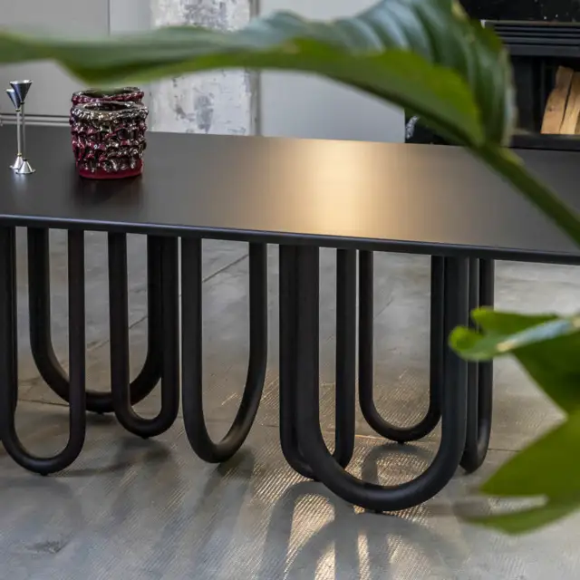 Mogg Medusa Table