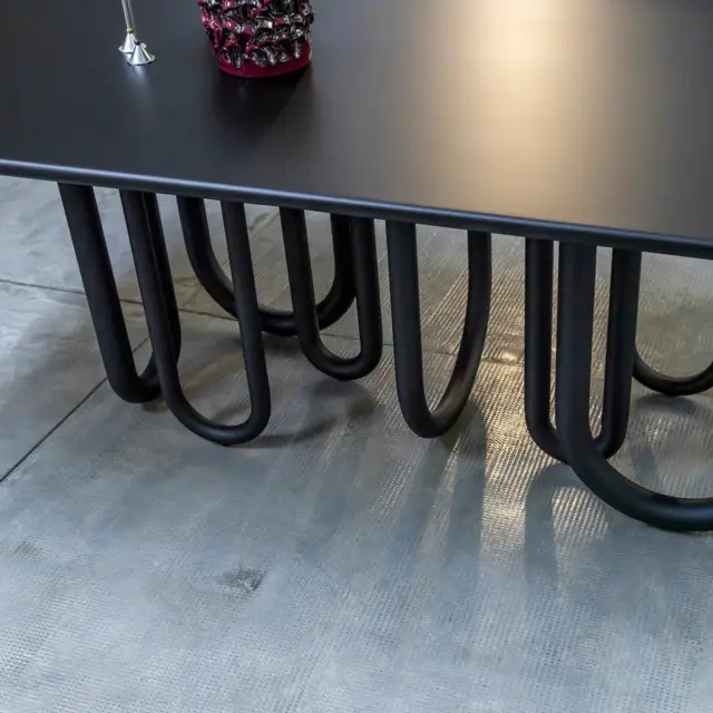 Mogg Medusa Table