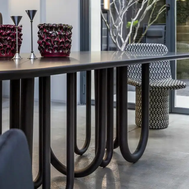 Mogg Medusa Table