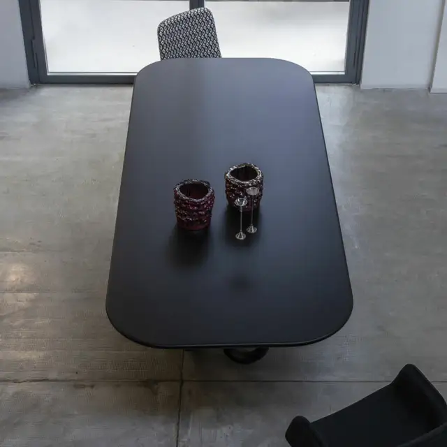 Mogg Medusa Table