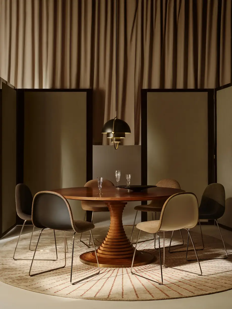 Gubi Tavolo a Dischi Dining Table