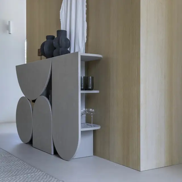 Mogg Shape Console