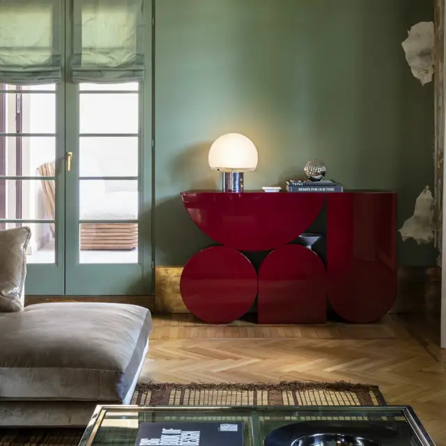 Mogg Shape Console