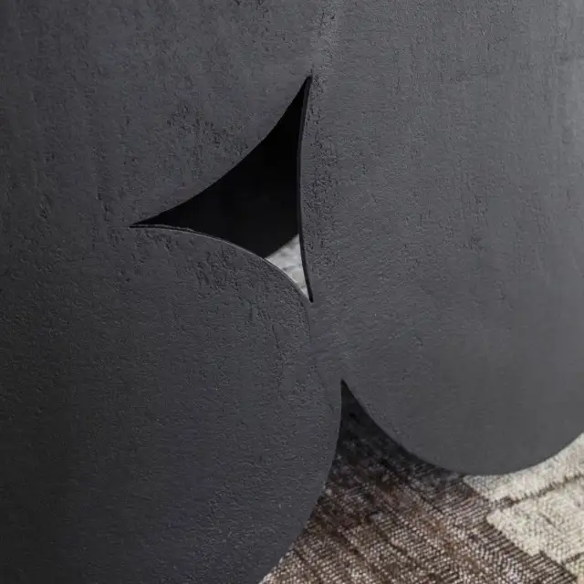 Mogg Shape Table