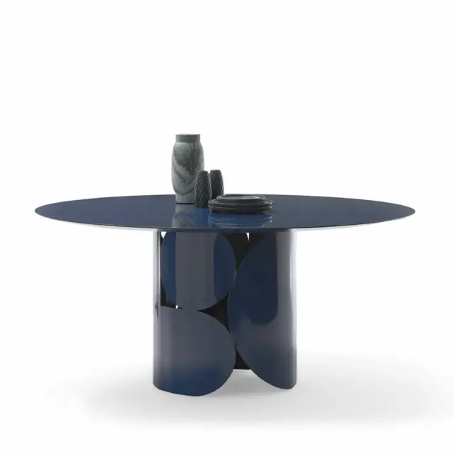 Mogg Shape Table