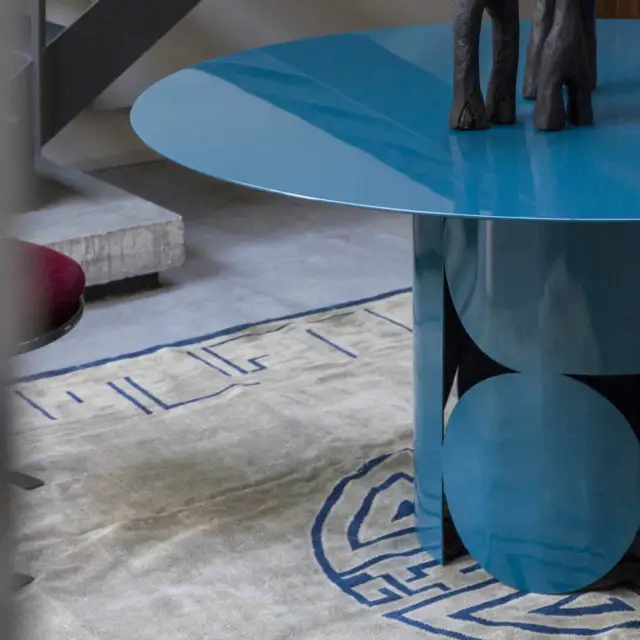 Mogg Shape Table
