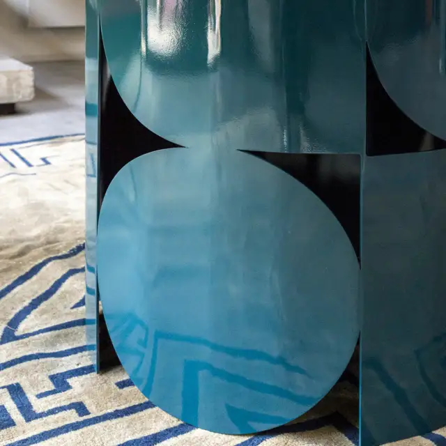 Mogg Shape Table