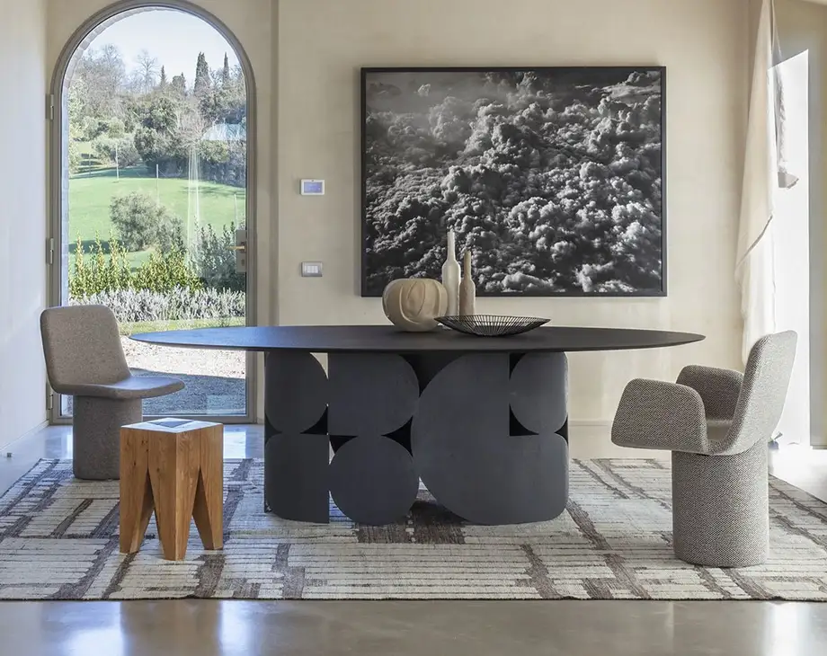 Mogg Shape Table