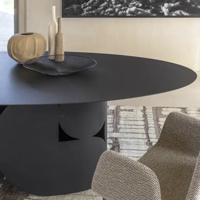 Mogg Shape Table