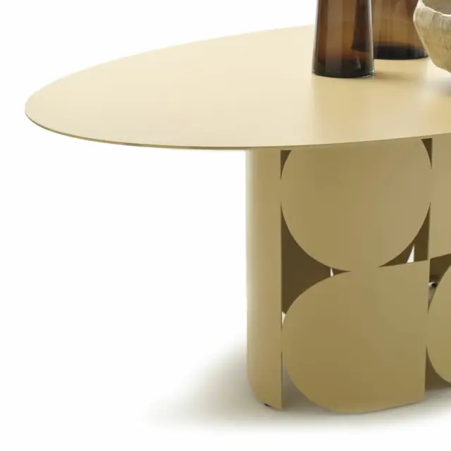 Mogg Shape Table