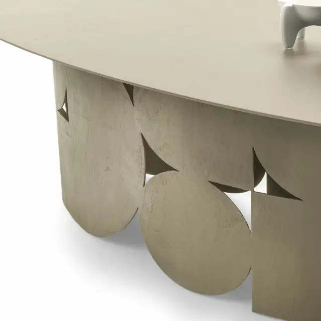 Mogg Shape Table