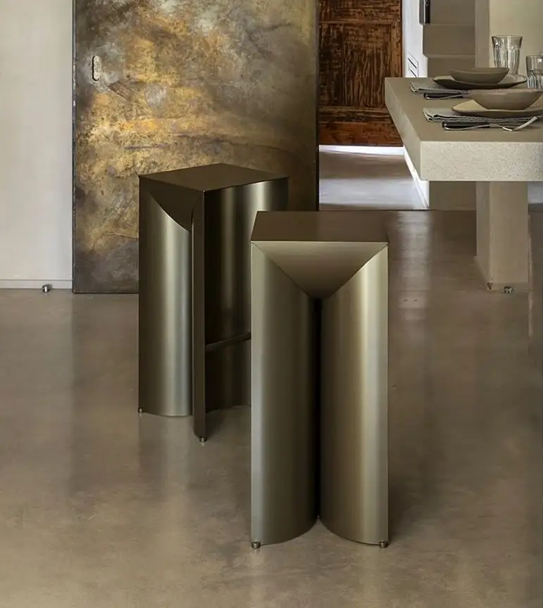 Mogg Uccio Stool