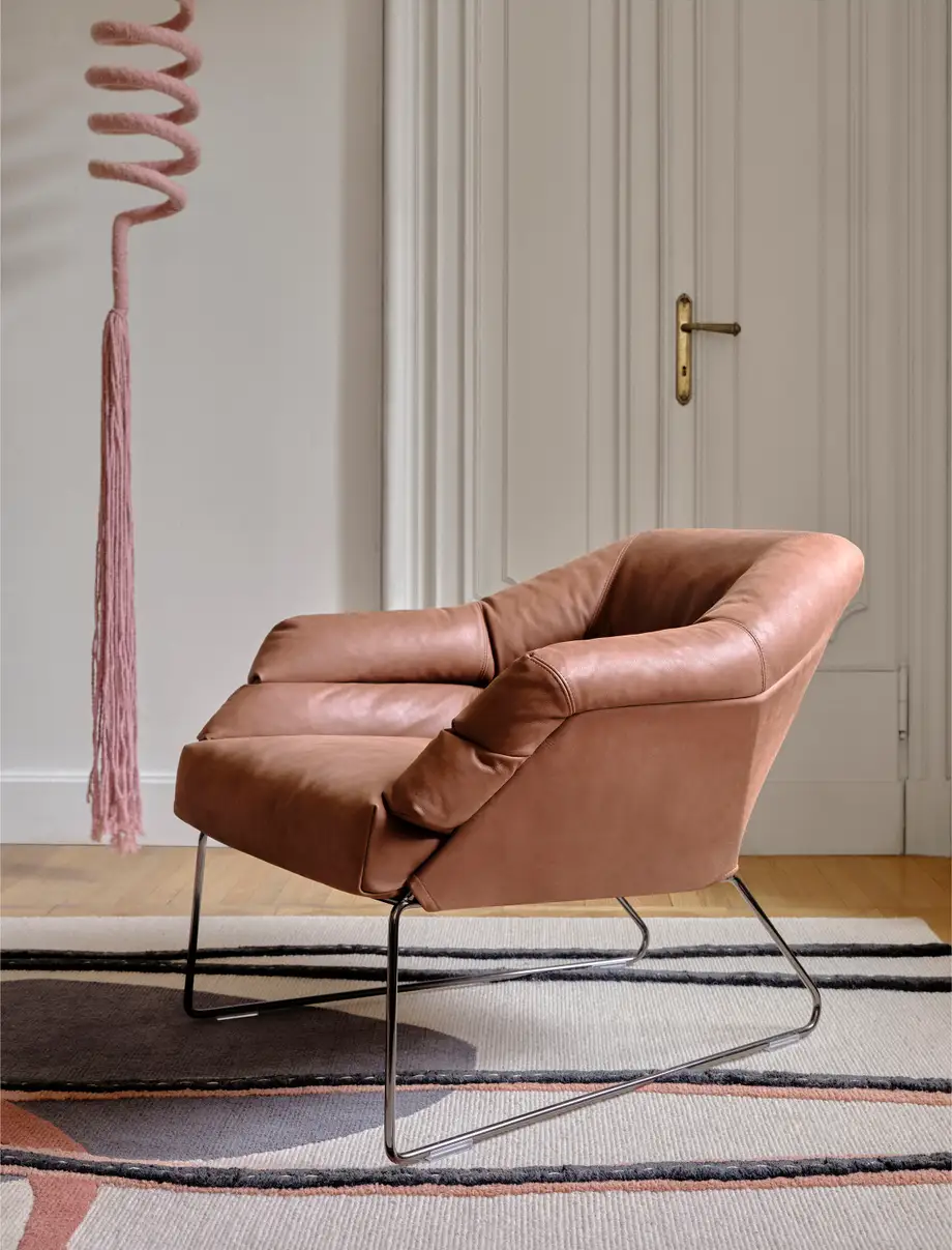 Saba New York Line Armchair