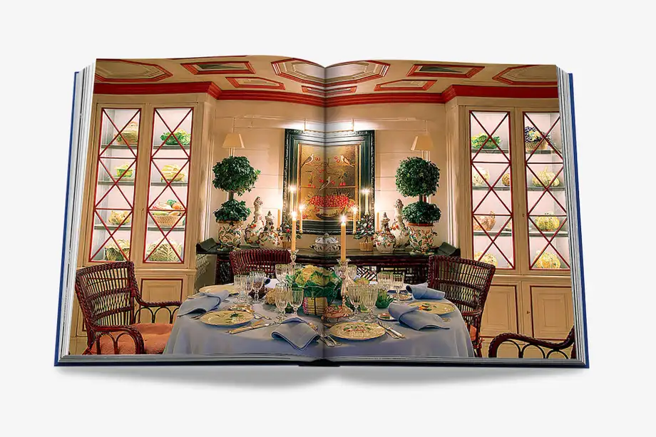 Assouline Valentino: At the Emperor's Table