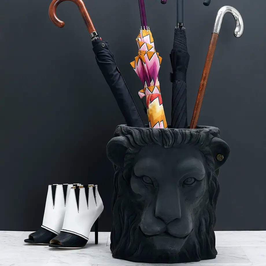 Garden Glory Lion Pot Big Black