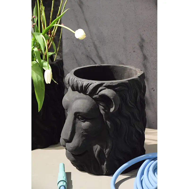 Garden Glory Lion Pot Big Black