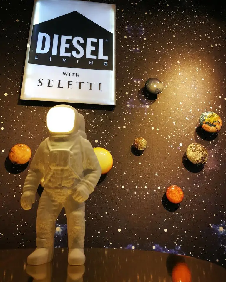 Seletti Flashing Starman