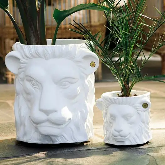 Garden Glory Lion Pot Small White