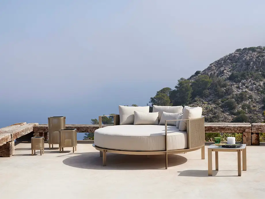 Gandia Blasco Solanas Round Chill Bed