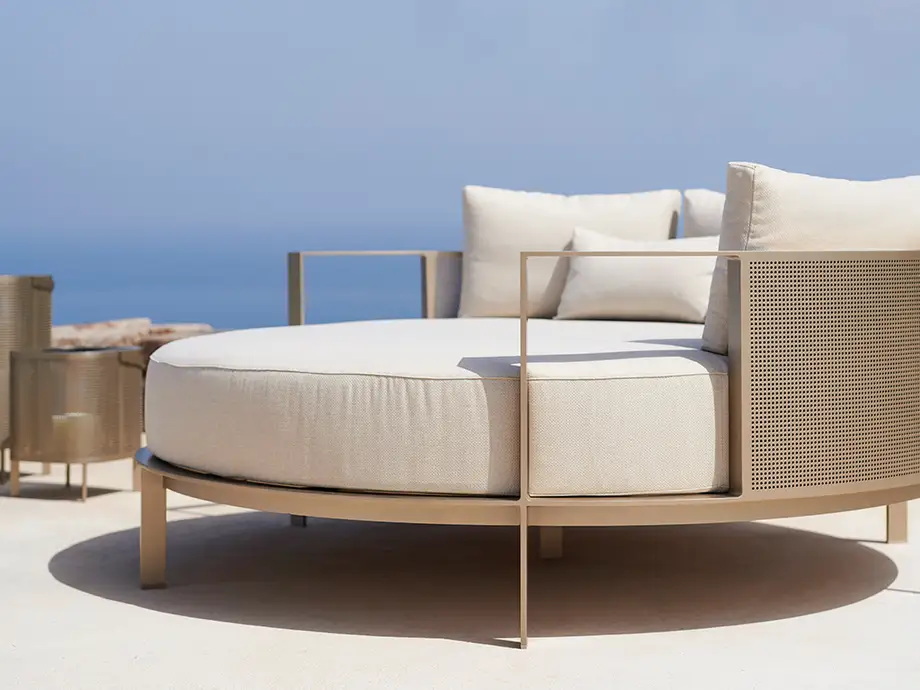 Gandia Blasco Solanas Round Chill Bed