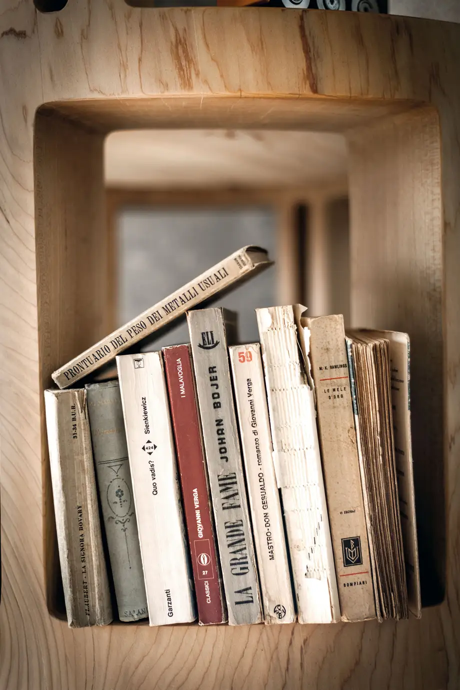 RIVA1920 Torre Lignea Bookshelf