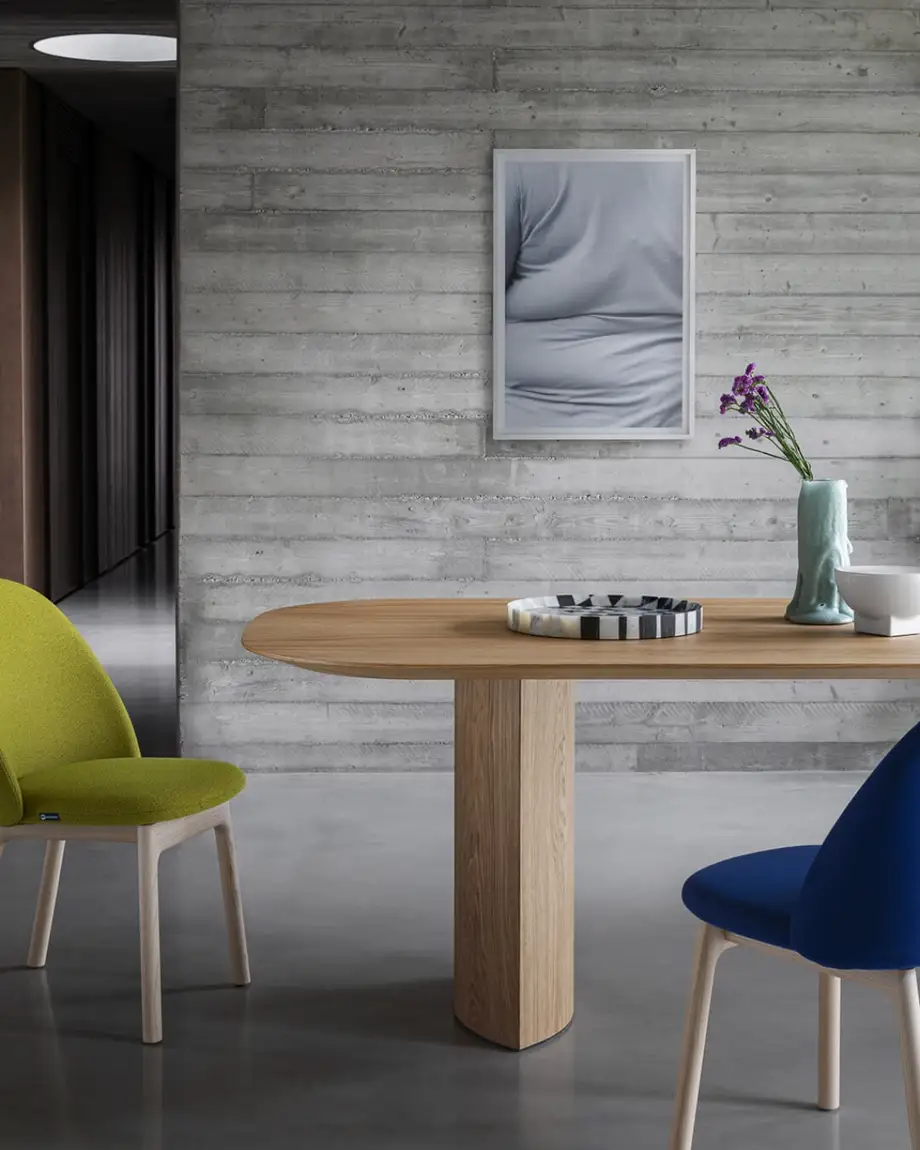 Miniforms Plauto Table Showroom Sale