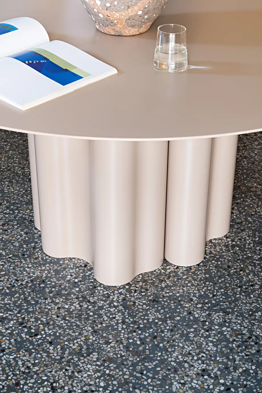Saba Teatro Magico Table