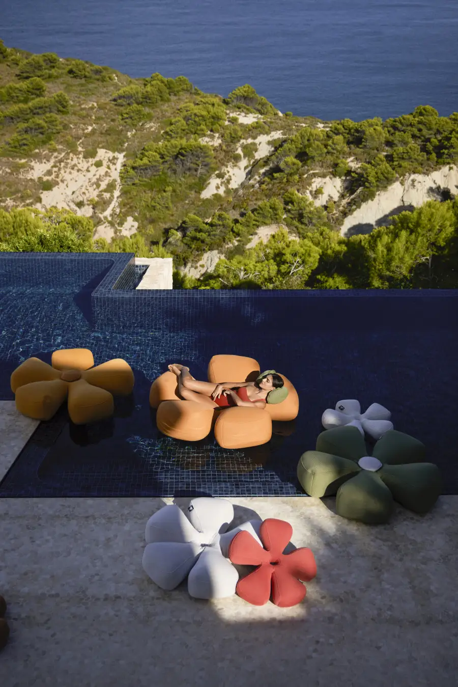 Ogo Flower Pouf