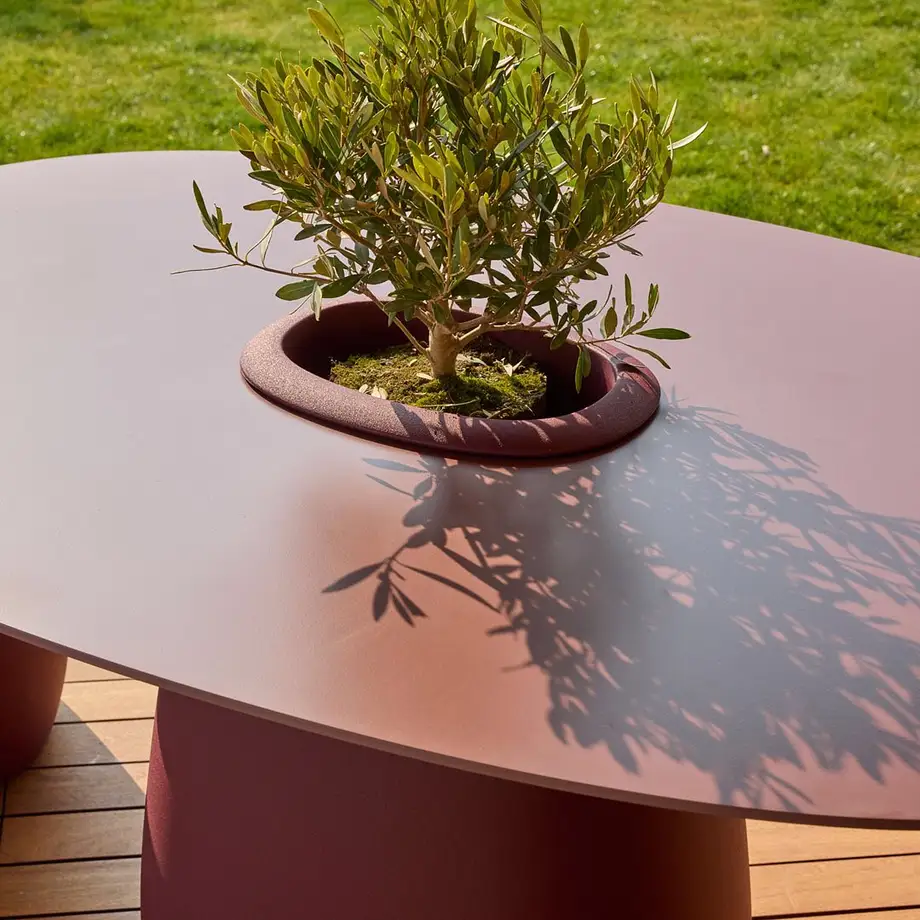 Qeeboo Cobble Bucket Table