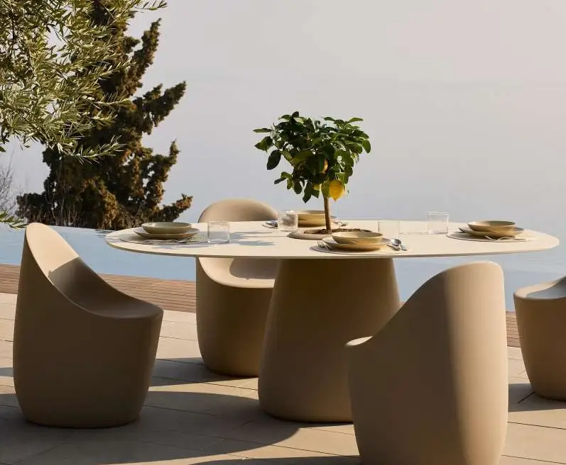Qeeboo Cobble Bucket Table