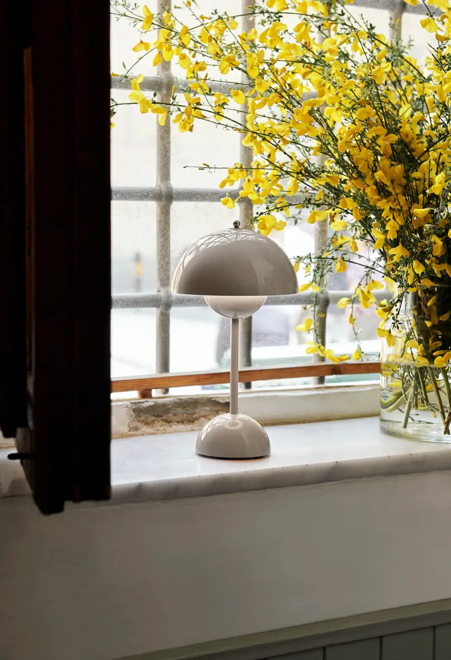 &Tradition Flowerpot Portable Table Lamp
