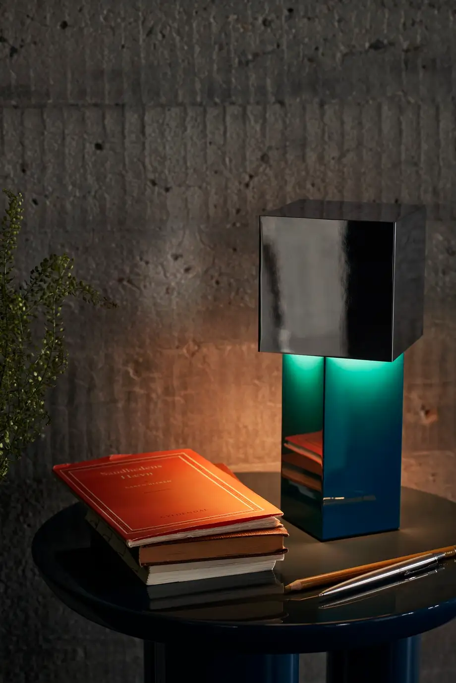 &Tradition Pivot Portable Table Lamp